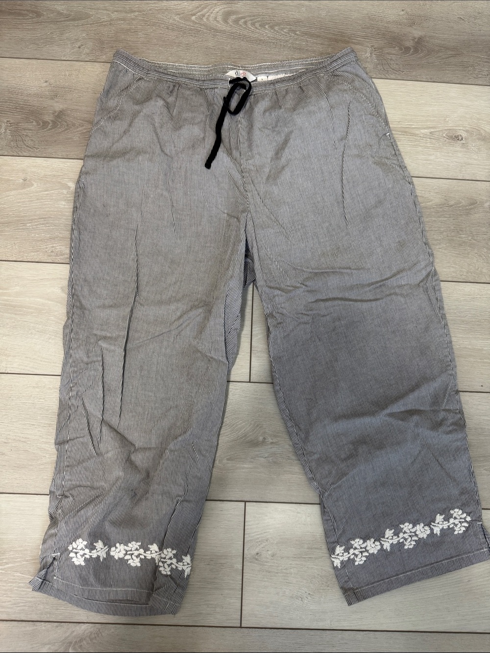 Denim&Co Gray Cropped Embroidered Hem Pants